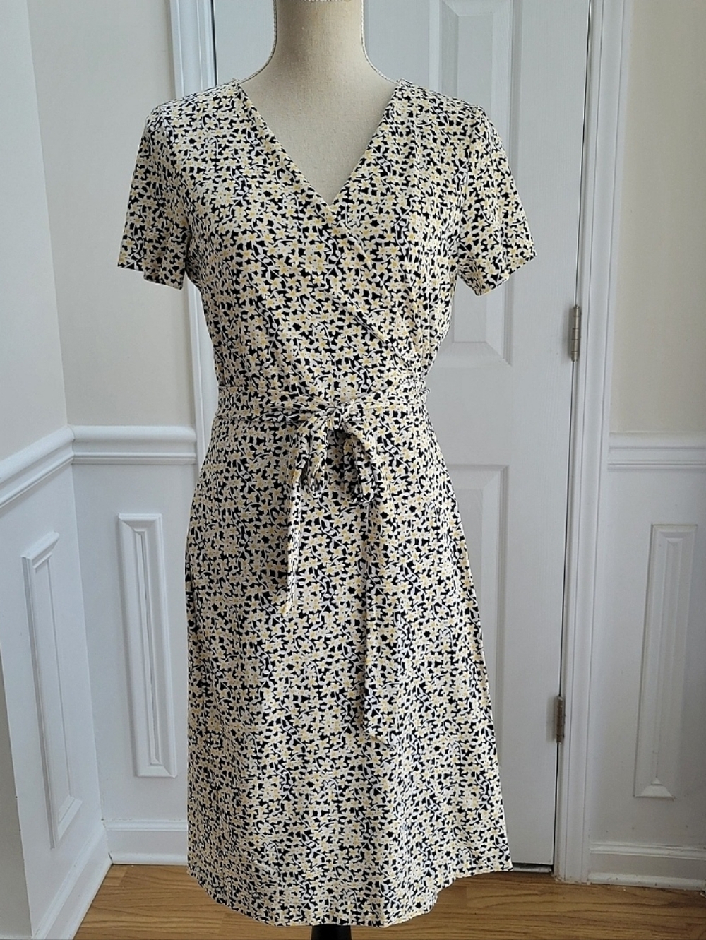 Diane von Furstenberg New‎ Julian 2 Floral Daisy Wrap Dress Size 8